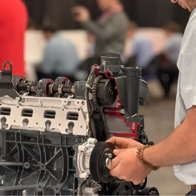 Petrol(gasoline) DOHC Engine Cutaway Educational Trainer IVDB03 USA Skills 2025 competition