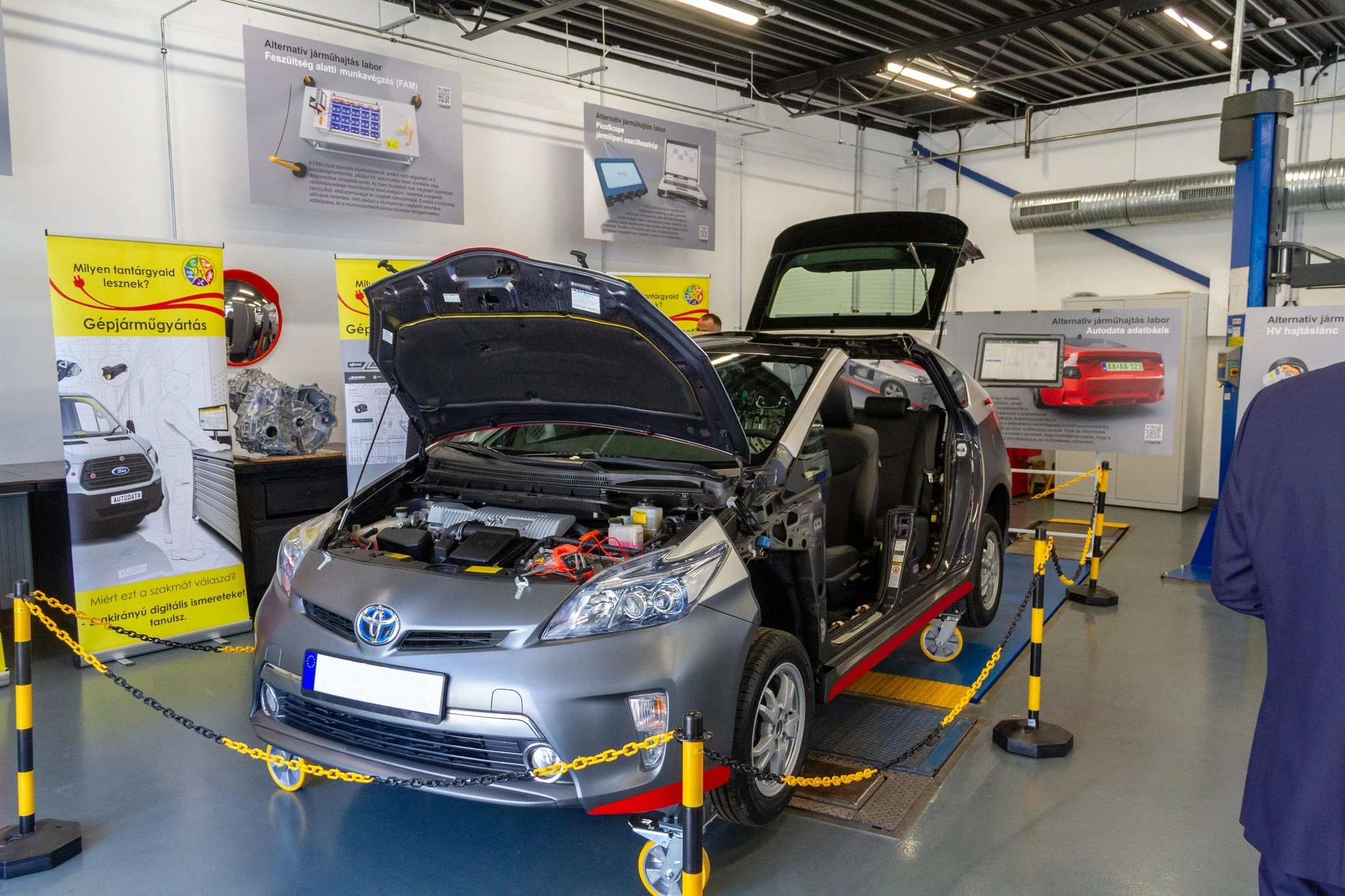 PMTPK05-PLUG Training Stand Supports Hybrid Education in Hungary