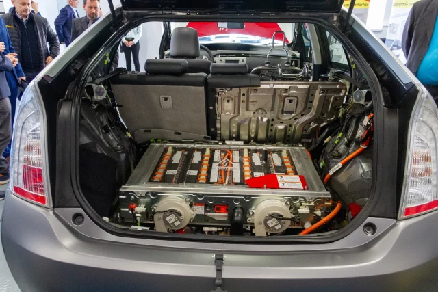 PMTPK05-PLUG Training Stand Supports Hybrid Education in Hungary AutoEDU