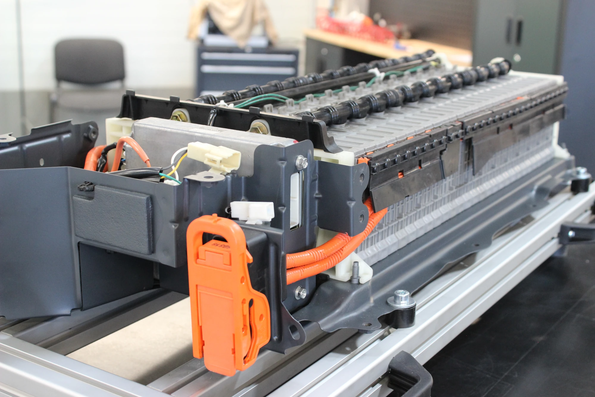 How to Teach High Voltage Battery Systems Without Risk of Injury