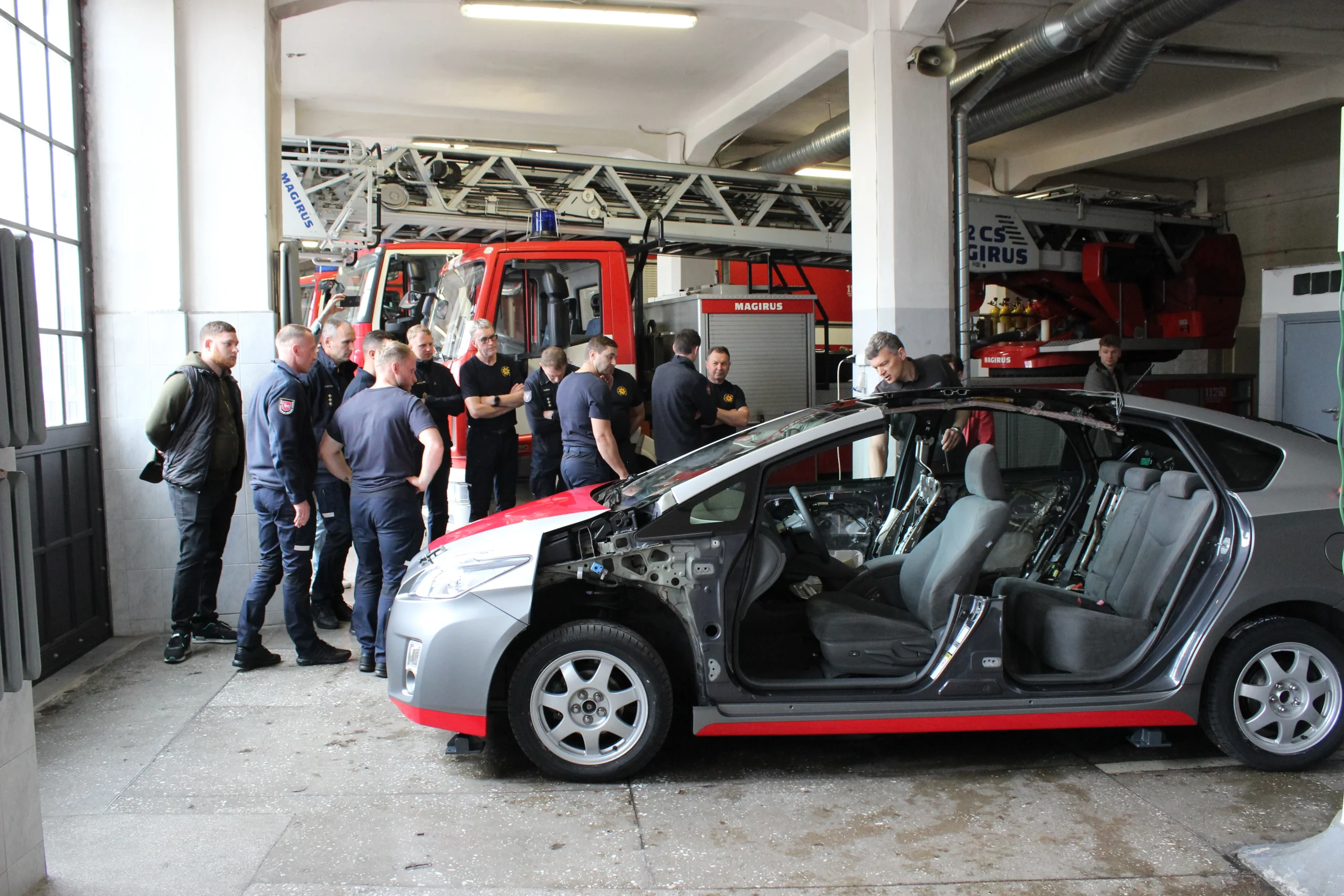 AutoEDU trains Firefighters on Hybrid & EV accident response